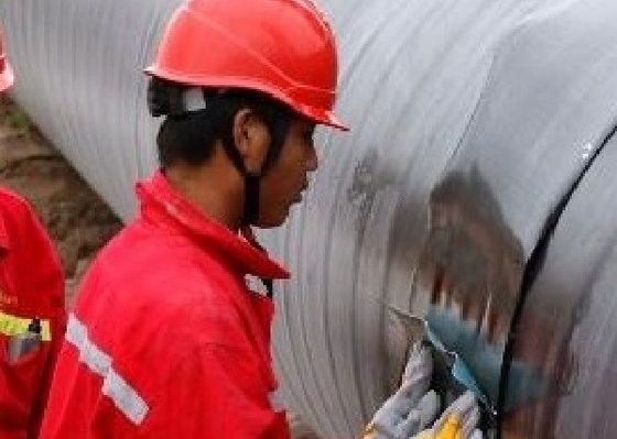 Polyethylene heat shrinkable tape for joint filed coating of pipes